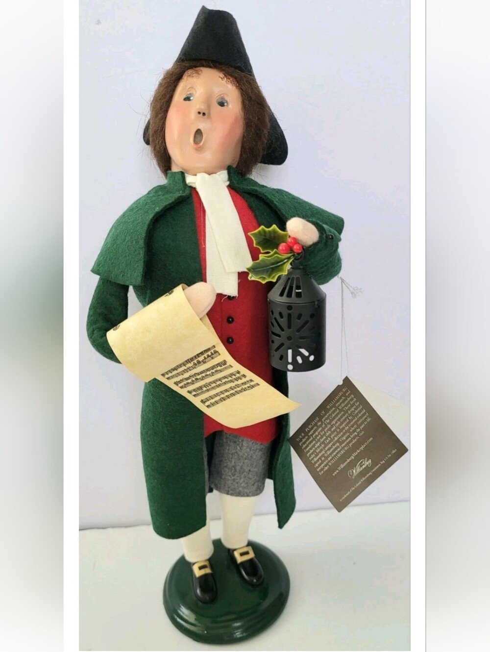 2002 BYERS CHOICE WILLIAMSBURG CHRISTMAS COLLECTION MAN W/ LANTERN & SHEET MUSIC
